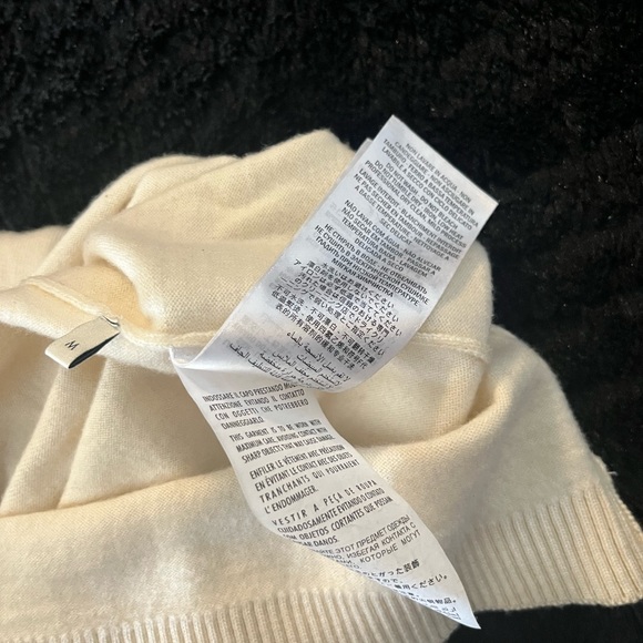 Authentic Gucci BEE Embroidery V-neck Knit Sweater - Picture 11 of 13